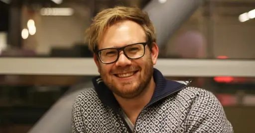 ENTUSIAST: Jon Ramvi, blokkjede-spesialist og gründer av Symfoni AS. Foto: Andrea Bruer