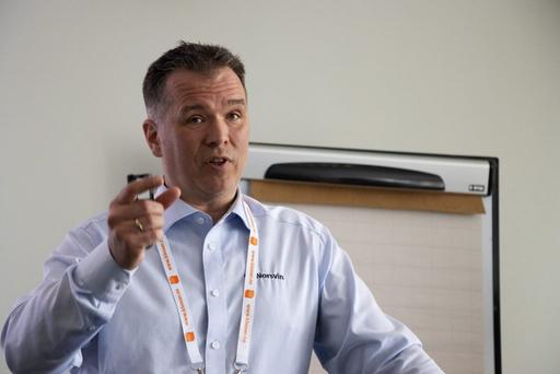 – Det handler om å gjøre brukerne mindre redde for verktøyene, sier Jørn Berg Nordlund, IT-sjef i Norsvin, om KI-kompetanse i virksomheten (Foto: NCE Heidner Biocluster / Thomas Selvaag Moss)