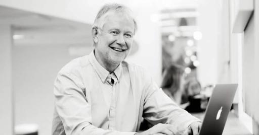 GIR OVERSIKT: Professor Arne Krokan ved Høyskolen Kristiania. Bilde: Caroline Roka