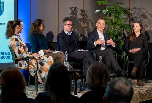 Nødvendigheten av økt samarbeid og digital selvtillit ble diskutert under lanseringen av Nemonoor. Fra venstre: Liv Dingsør (Digital Norway), Rebekka Borsch (NHO), Håkon Haugli (Innovasjon Norge), Morten Dalsmo (SINTEF Digital) og Inga Strümke (forsker ved NTNU). Foto: Dan-Børge Pedersen