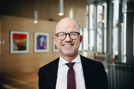NHO-direktør Ole Erik Almlid mener det bør være et mål at NHO skal doble antall medlemsbedrifter som både bruker KI og følger en klar plan for verdiskaping i løpet av de neste to årene (Foto: Digital Norway). 