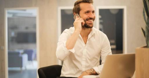 Noen telefonsamtaler kan vise seg å være spesielt lønnsomme. Foto: Andrea Piacquadio / Pexels