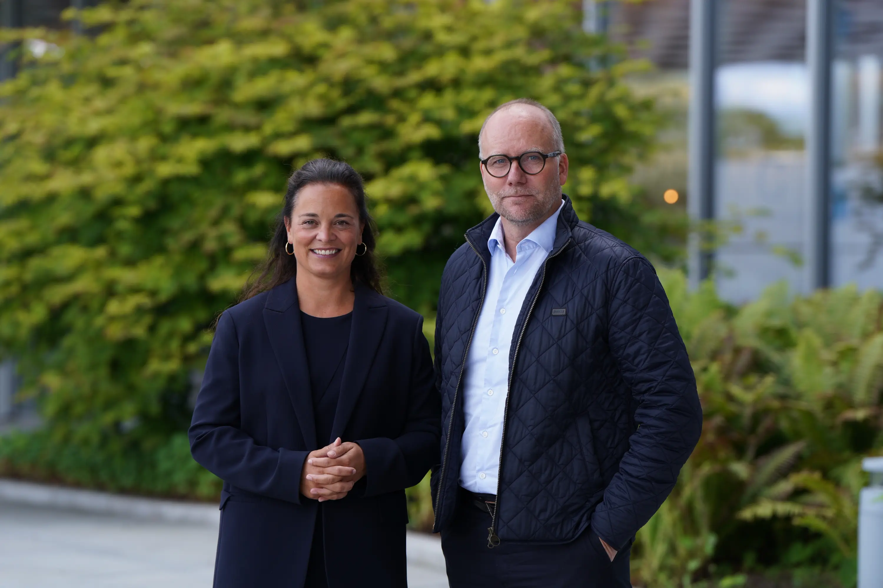 – Vi ønsker å bruke denne arenaen aktivt. Det er mye vi kan lære og bidra med, sier Kjetel Digre, konsernsjef i Aker Solutions, her sammen med Liv Dingsør, daglig leder i Digital Norway (Foto: Aker Solutions / Aleksander Warhuus)