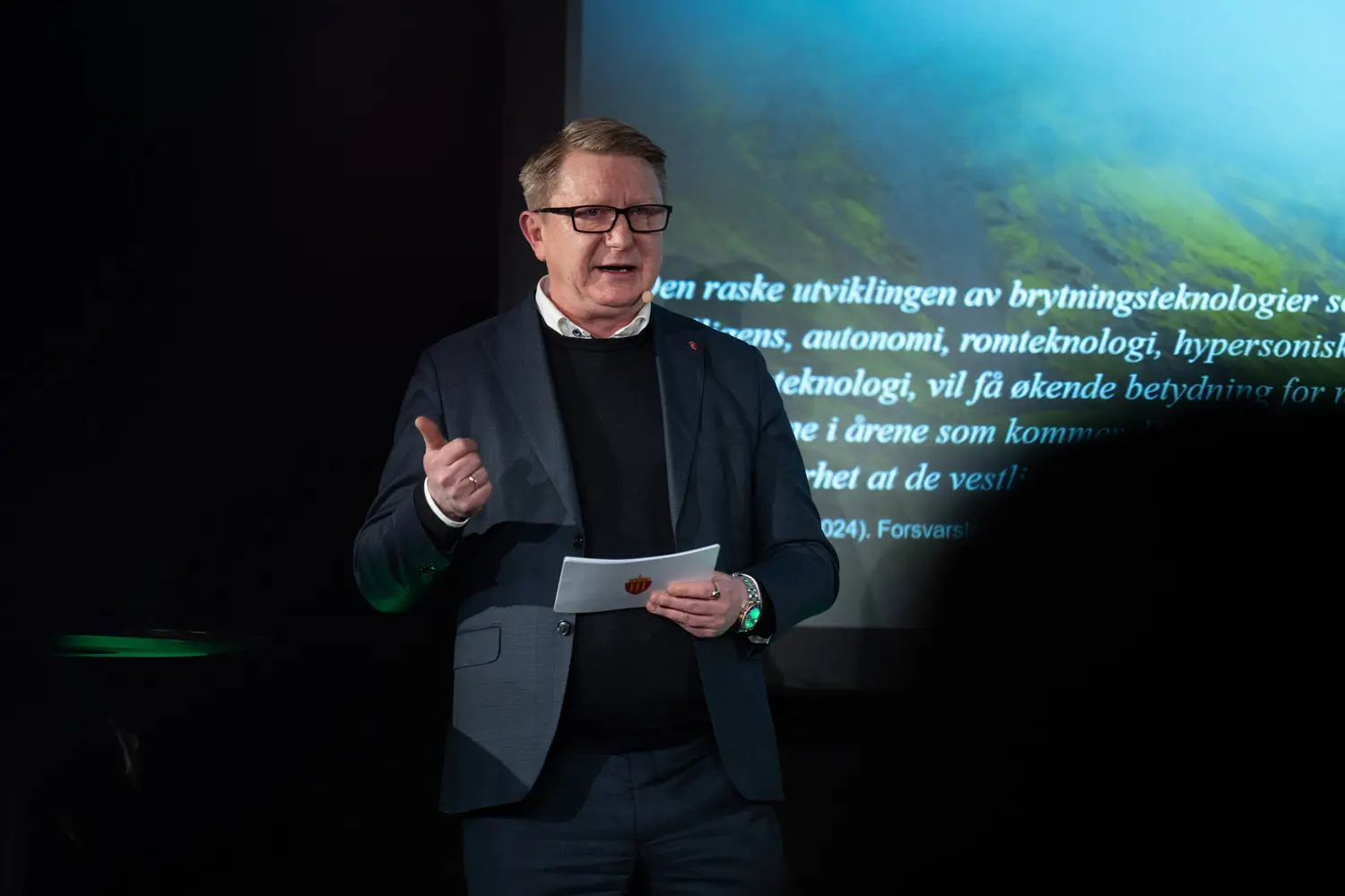 – Det digitale totalforsvaret er de samlede dataene våre, som flyter i digital infrastruktur. Det er nett, fiber, radar og annen fysisk kommunikasjonsinfrastruktur, sier Bjørn Tore Markussen, sjef for teknologi, cyber og IKT i Forsvaret. (Foto: Nikolas Gogstad-Andersen).
