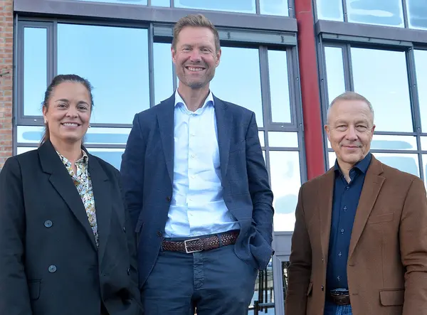 Fra venstre: Liv Dingsør, daglig leder i Digital Norway, Lars Andresen, administrerende direktør i NGI og Trond Moengen, leder for energi og samfunn i Digital Norway (Foto: NGI)