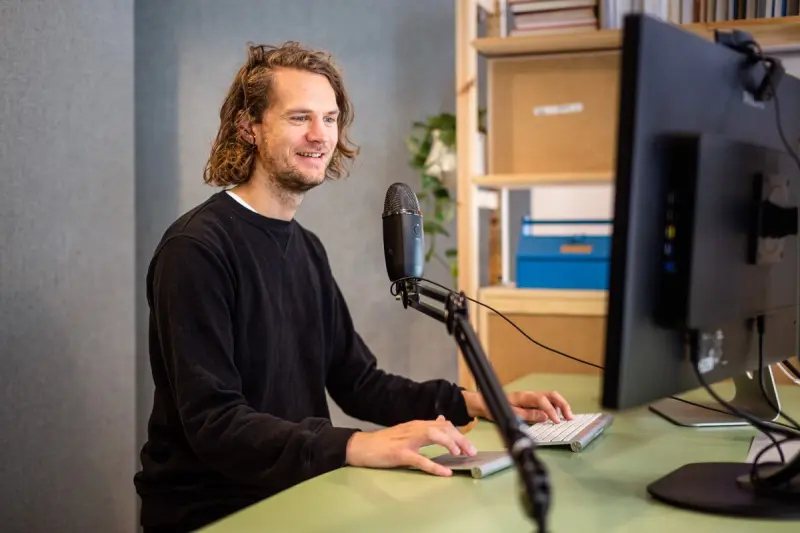 Mer effektivt: Digitale møter kan i mange tilfeller være mer effektive enn fysiske. Andreas Gorm Tungland i RemoteWork selv skeptisk til færre fysiske møter. – Den siste tiden har jeg lært at utrolig mye bra også kan skje digitalt, sier han.