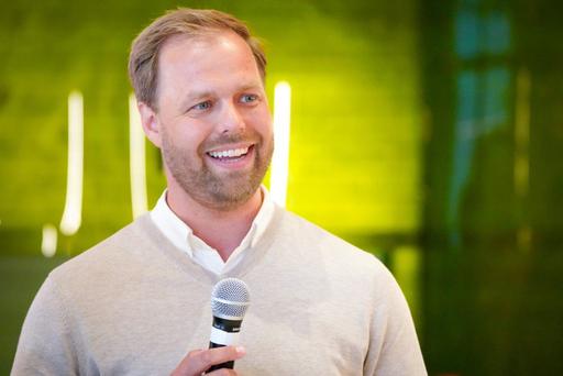 Erlend Andreas Gjære, medgrunnlegger av Secure Practice, under prisutdelingen i Brüssel. 