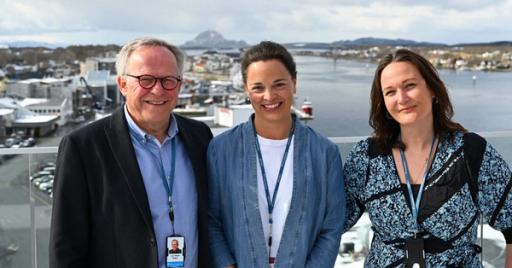 SER FREMOVER – SAMMEN: DigitalNorway og Brønnøysundregistrene underskrev onsdag 27. april en samarbeidsavtale. Fra venstre direktør Lars Peder Brekk, Liv Dingsør, leder i DigitalNorway og kommunikasjonsdirektør Kristine Aasen like etter at avtalen var underskrevet.