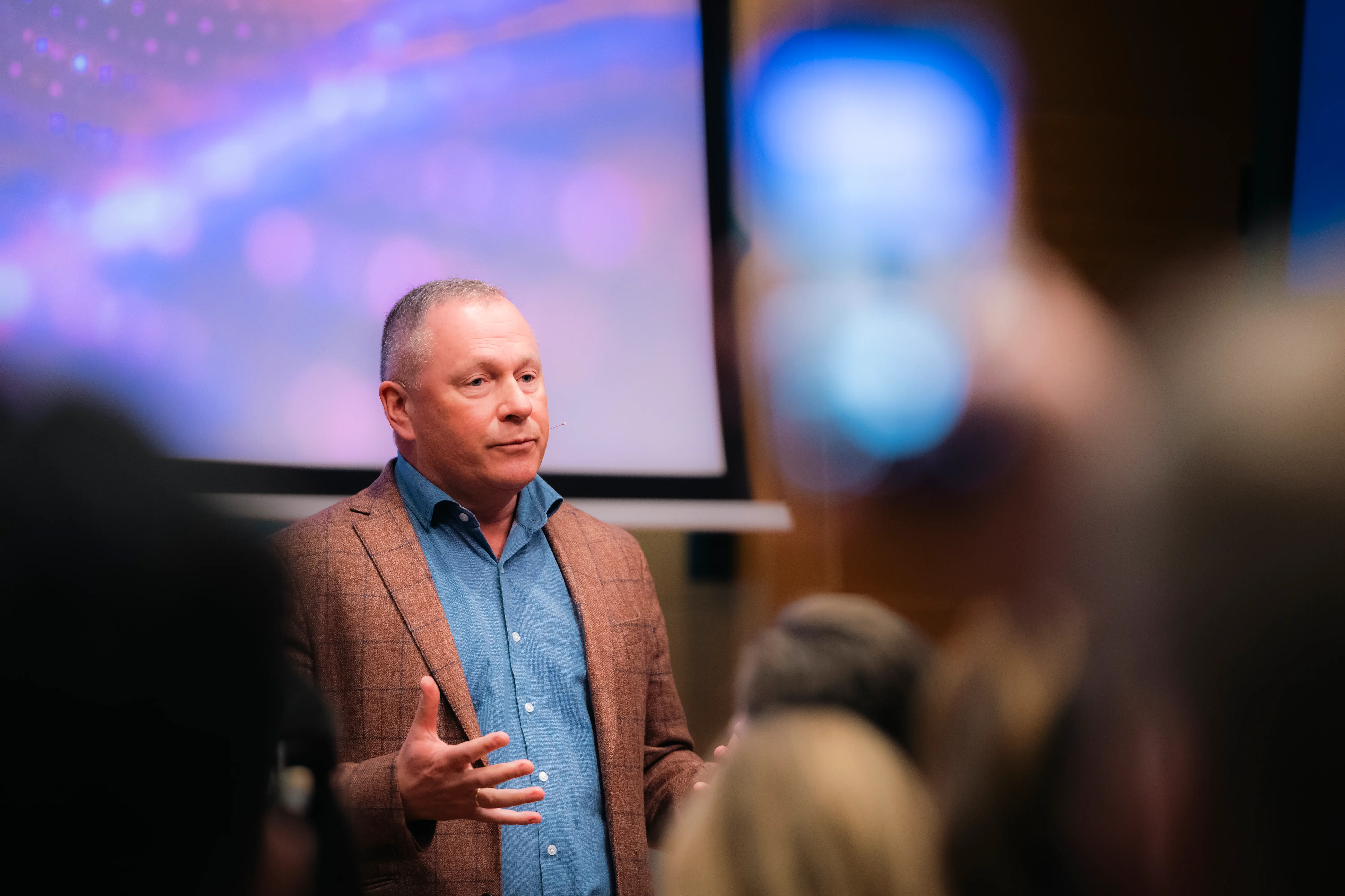 Nicolai Tangen, daglig leder i Oljefondet, åpnet seminaret med et tydelig budskap om tempoet i KI-utviklingen. (Foto: Halvor Njerve/Norges Bank Investment Management).