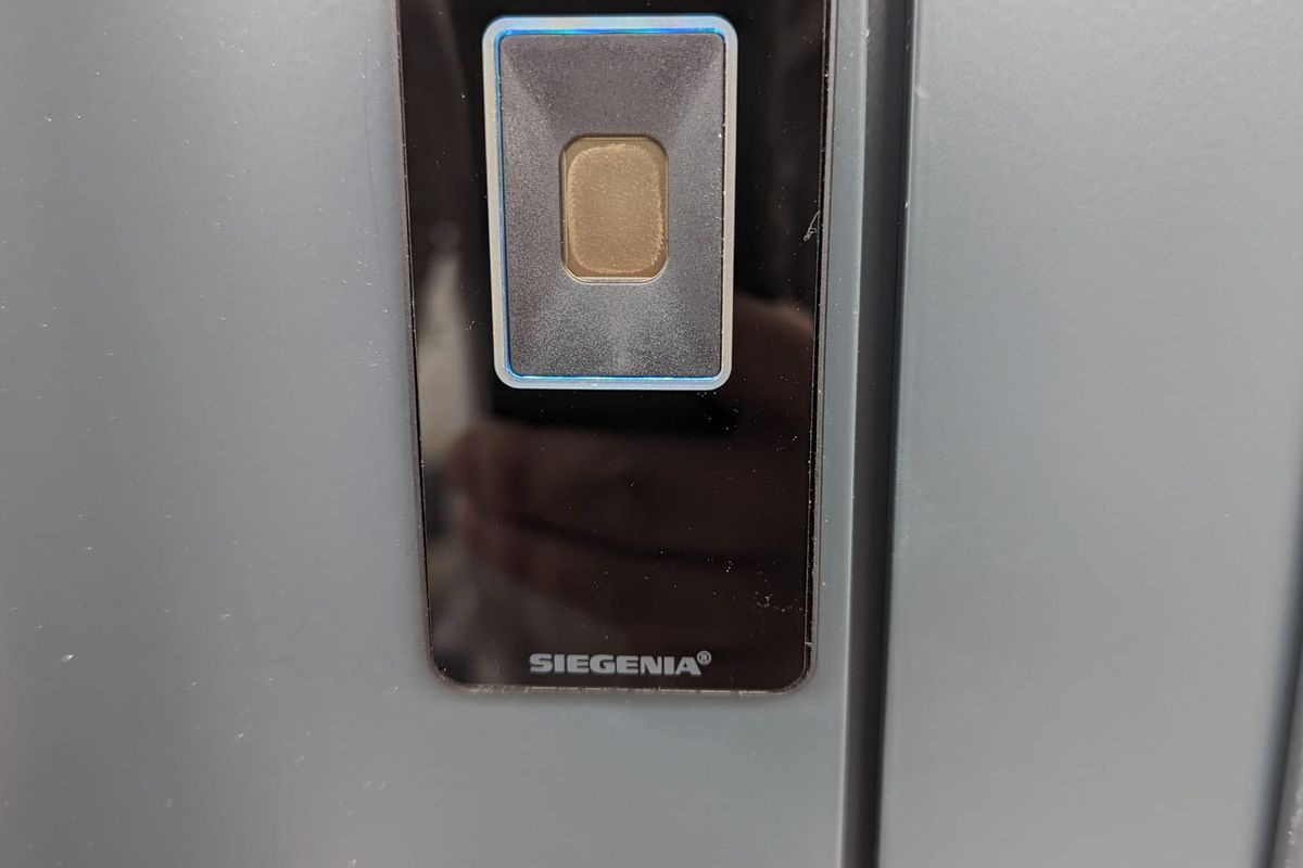 Security with Aluminium Doors in Meir