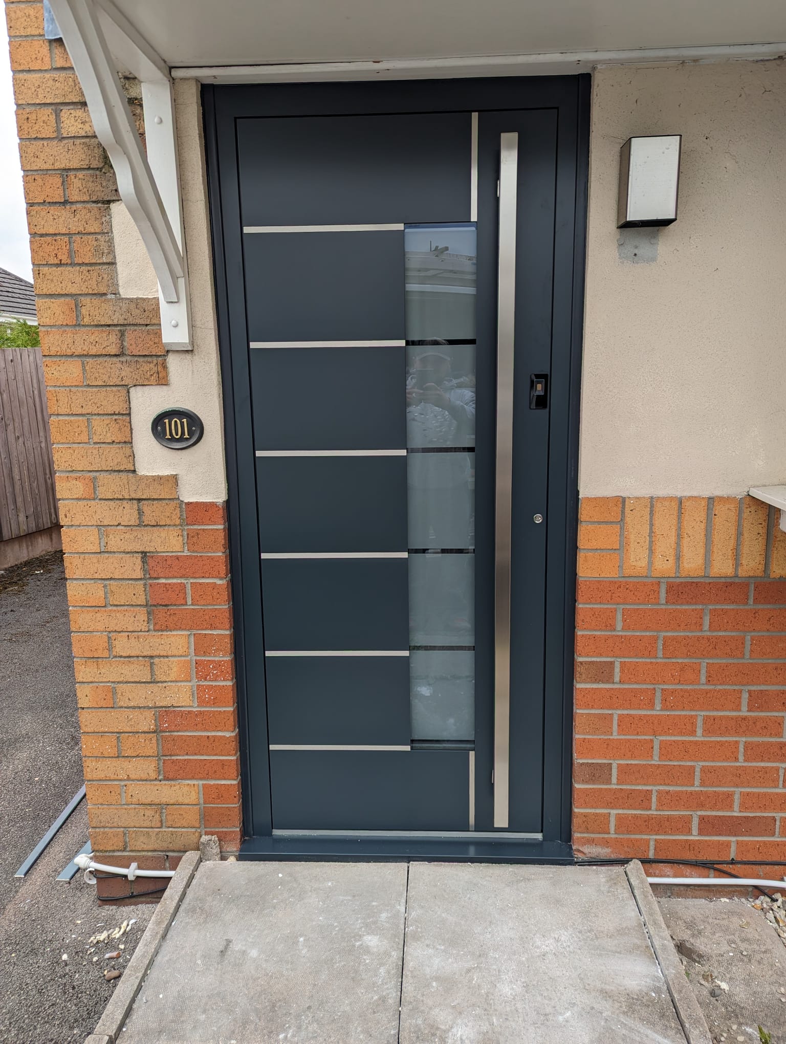 Aluminium entrance door with fingerprint reader 940x2060