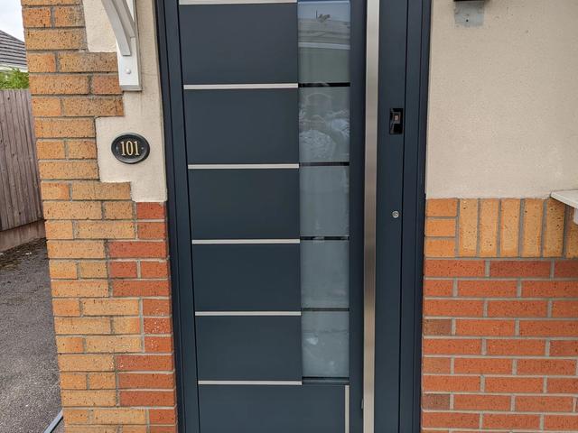 Aluminium entrance door with fingerprint reader 940x2060