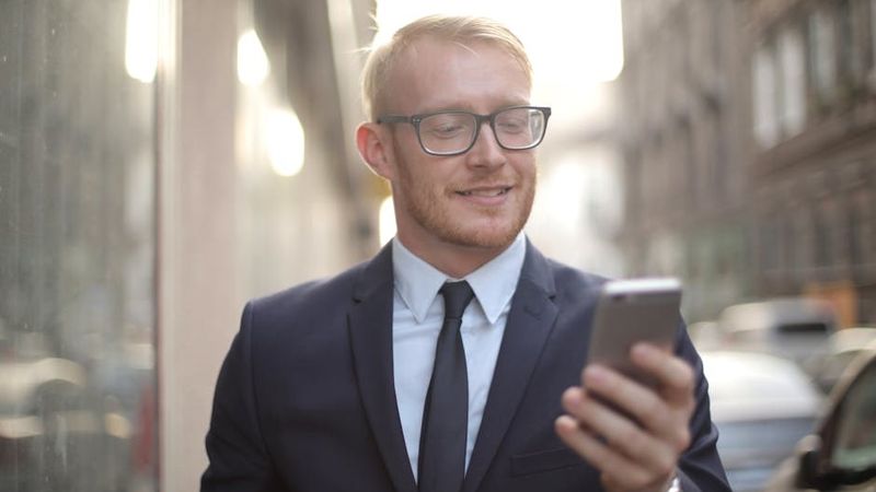 Desafios e Oportunidades da IA Geral: Uma Janela para a Era da Abundância