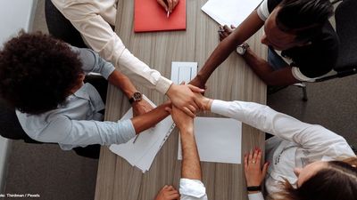IA em Plataformas de Colaboração: Redefinindo o Futuro do Trabalho