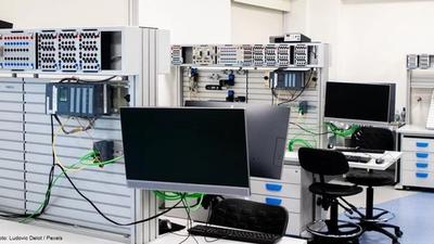 Navegando no Universo da IA: Escolhendo a Abordagem Certa para Sua Empresa