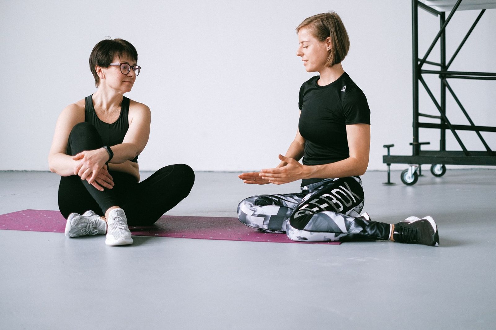  Personal trainer guiding a client during a first training session in Chicago