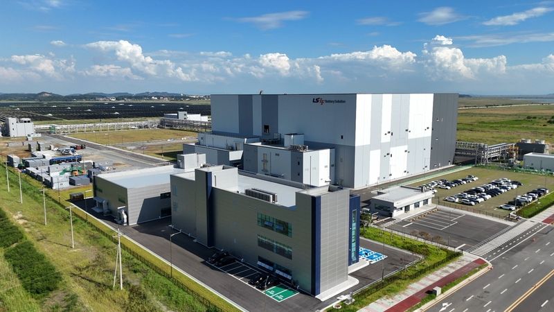 Korean battery firms race to secure non-Chinese suppliers