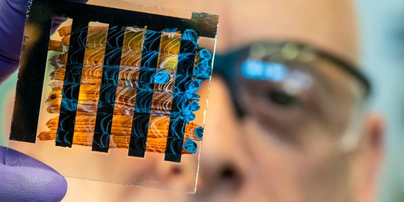 SWCNT pyroelectric phototransistors enhance IR detection