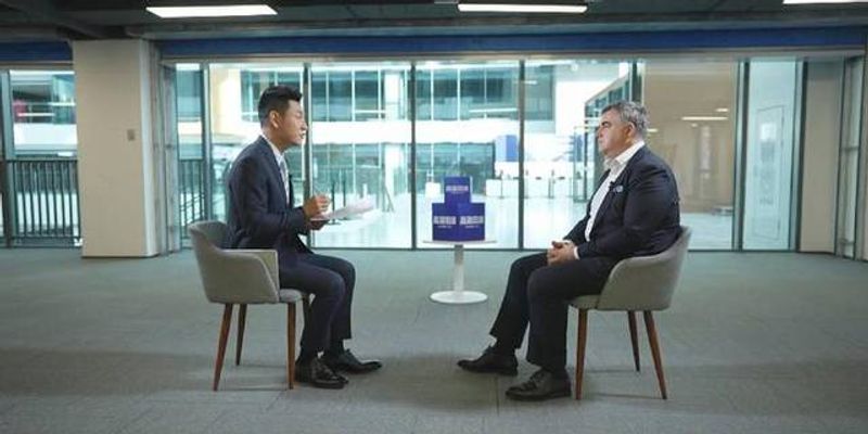 Graphene pioneer praises China's advances in material science