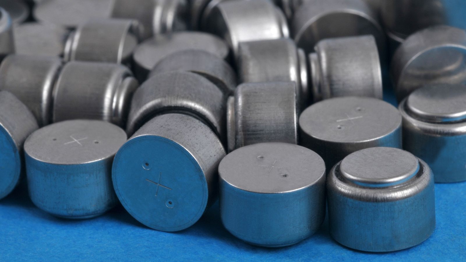 Zinc-air battery achieves 98% efficiency and 820-hour lifespan with new graphene catalyst