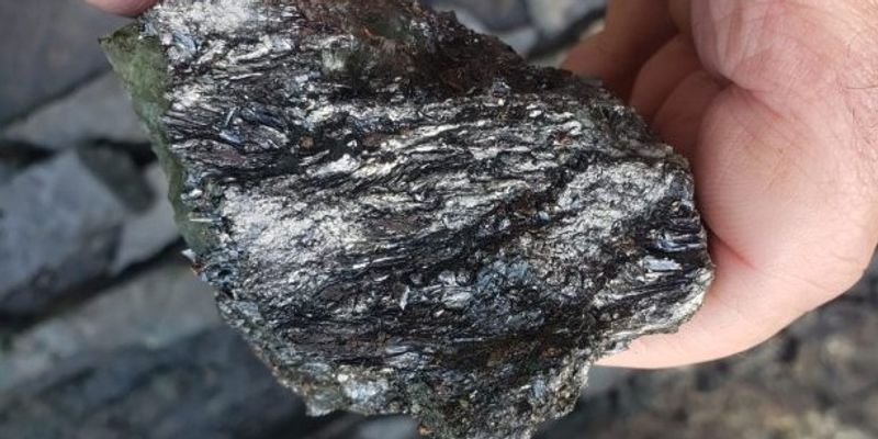 Graphite prices stabilize as supply glut offsets rising costs