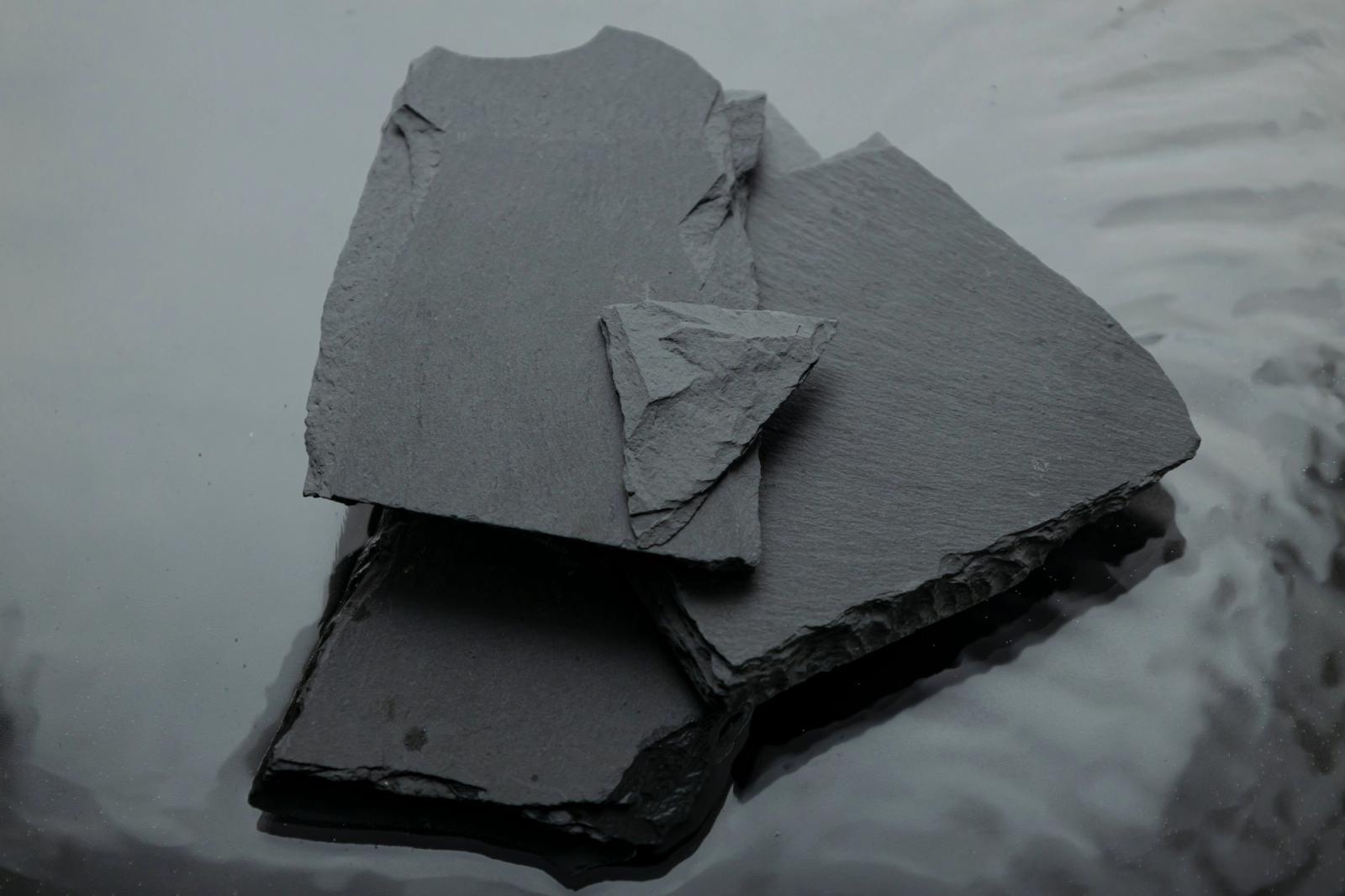 Ordered graphite breaks superlubricity rule as friction vanishes at forbidden angle