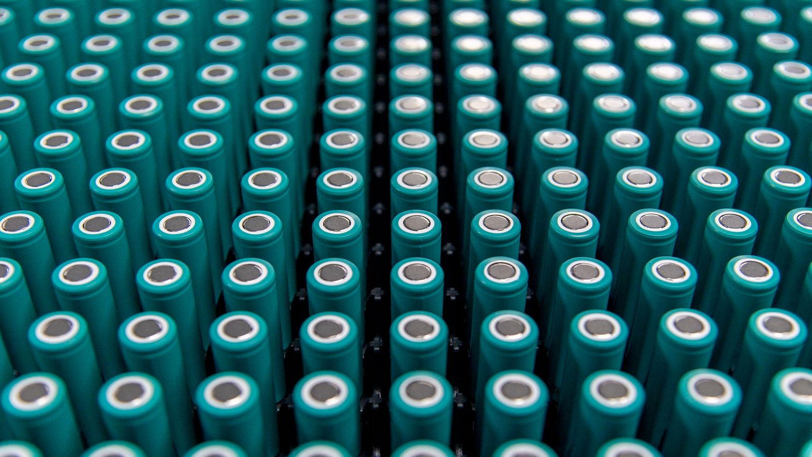 New graphene layer extends lithium-sulfur battery lifespan to 1,000 cycles