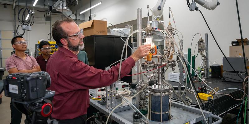 Unexpected discovery leads to new graphene oxide production method