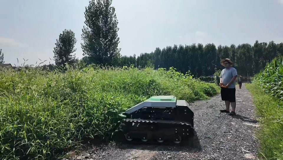 Mulčovacia kosačka 900mm — Kosenie