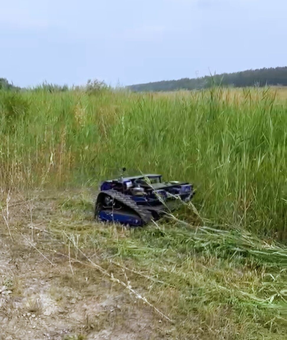 Pásový mulčovač — Pokosená stopa v poli