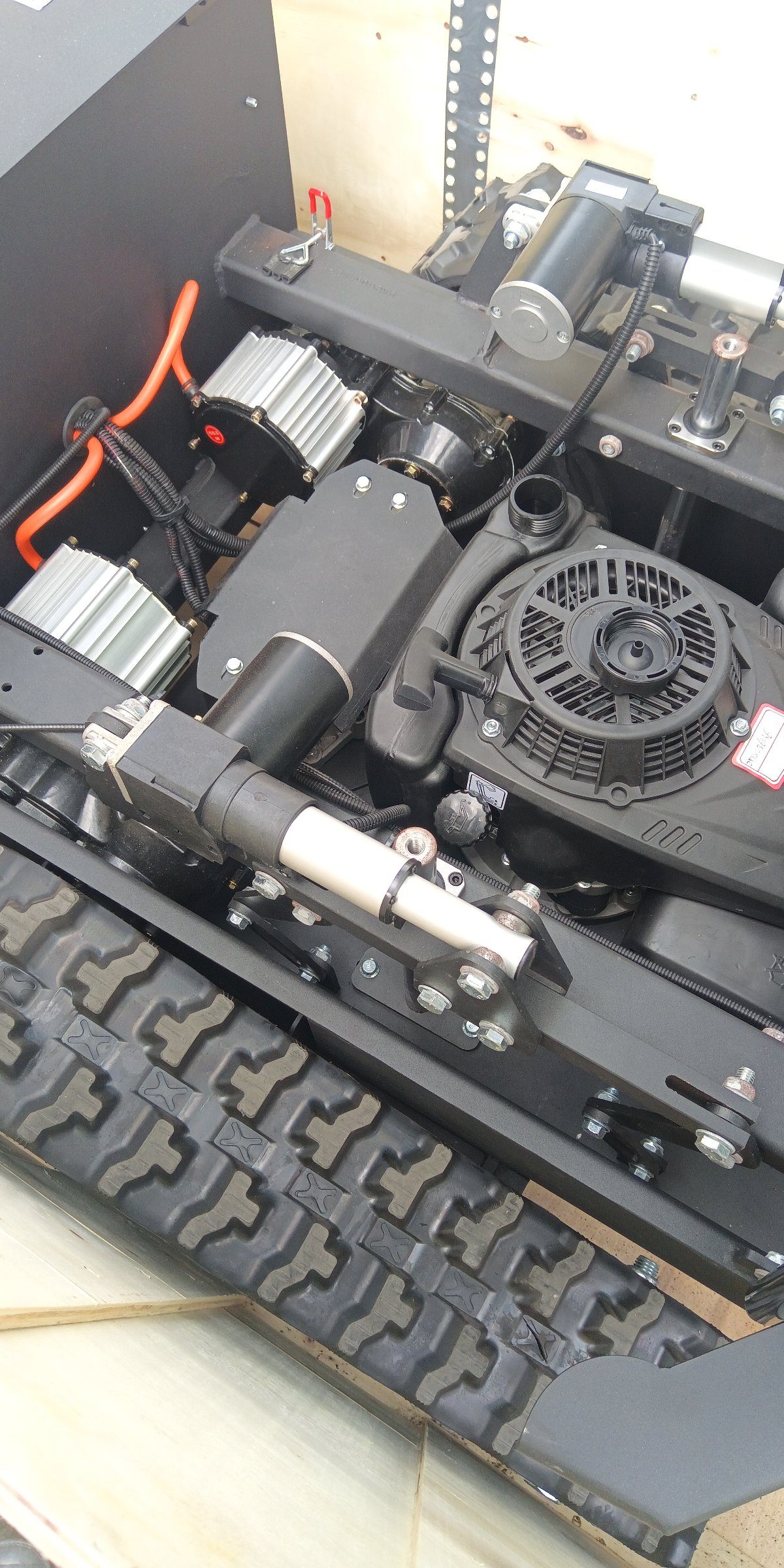 Mulčovacia kosačka s radlicu — Motor