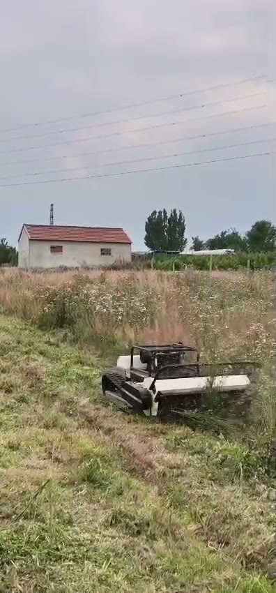 Mulčovacia čelná fréza — Prejazd poľom, pokosené pásy za strojom