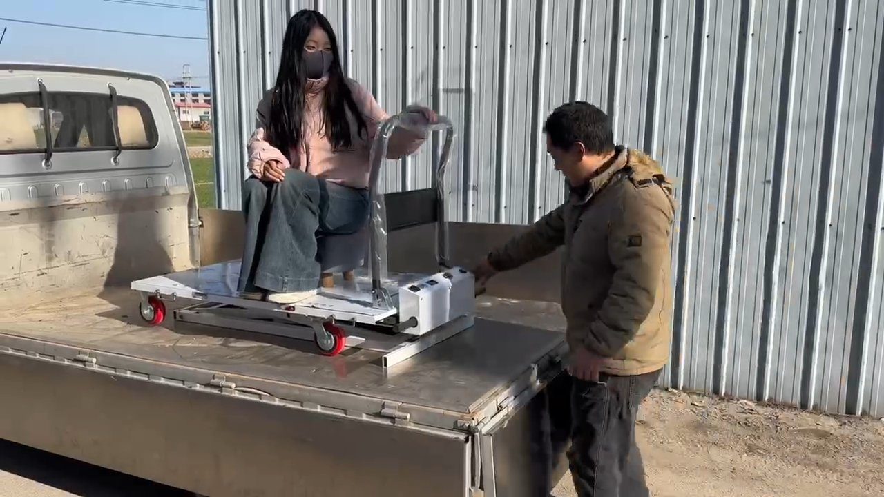 Elektrická nakladacia plošina — Vykladanie
