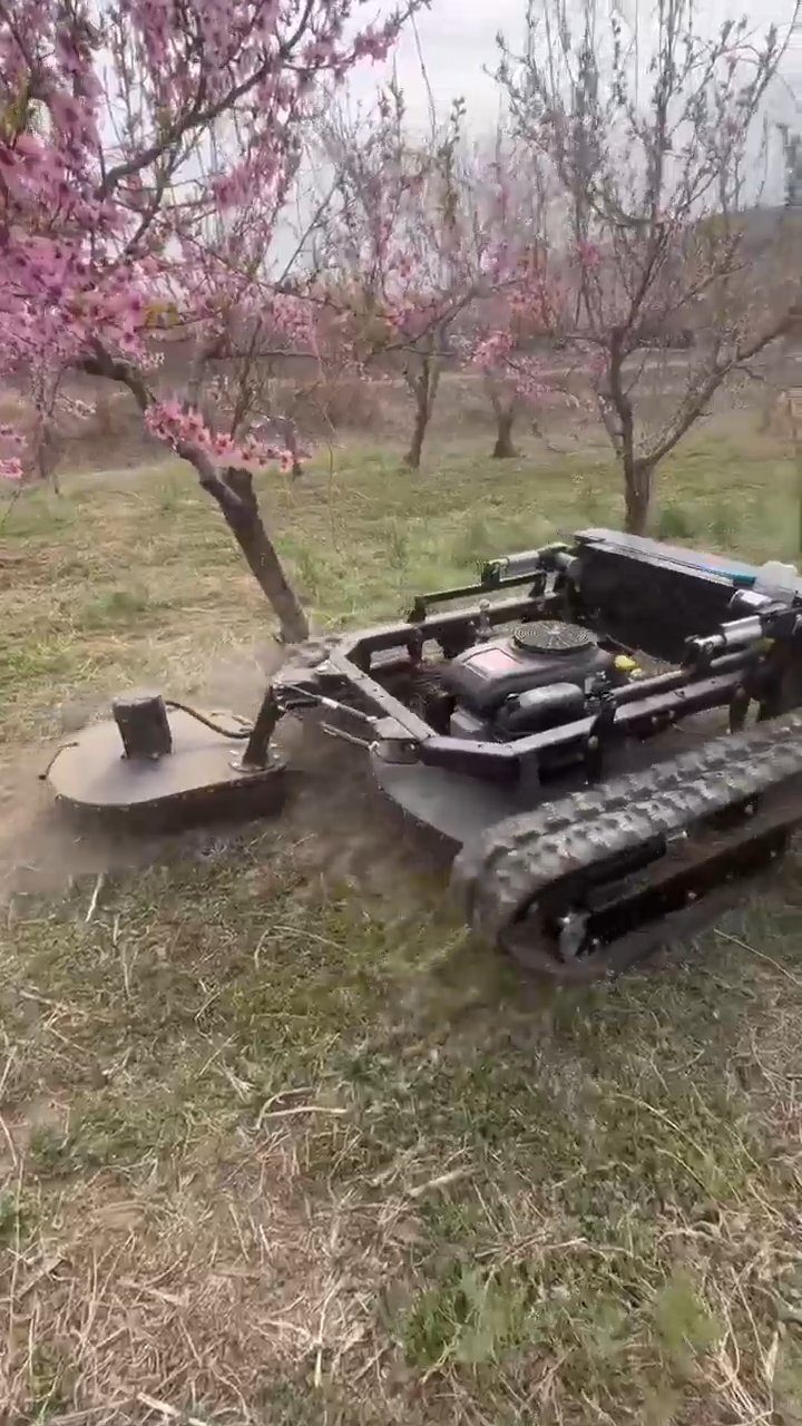 Mulčovacia kosačka 900mm — Vykosovanie okolo stromu, hrozna, ...