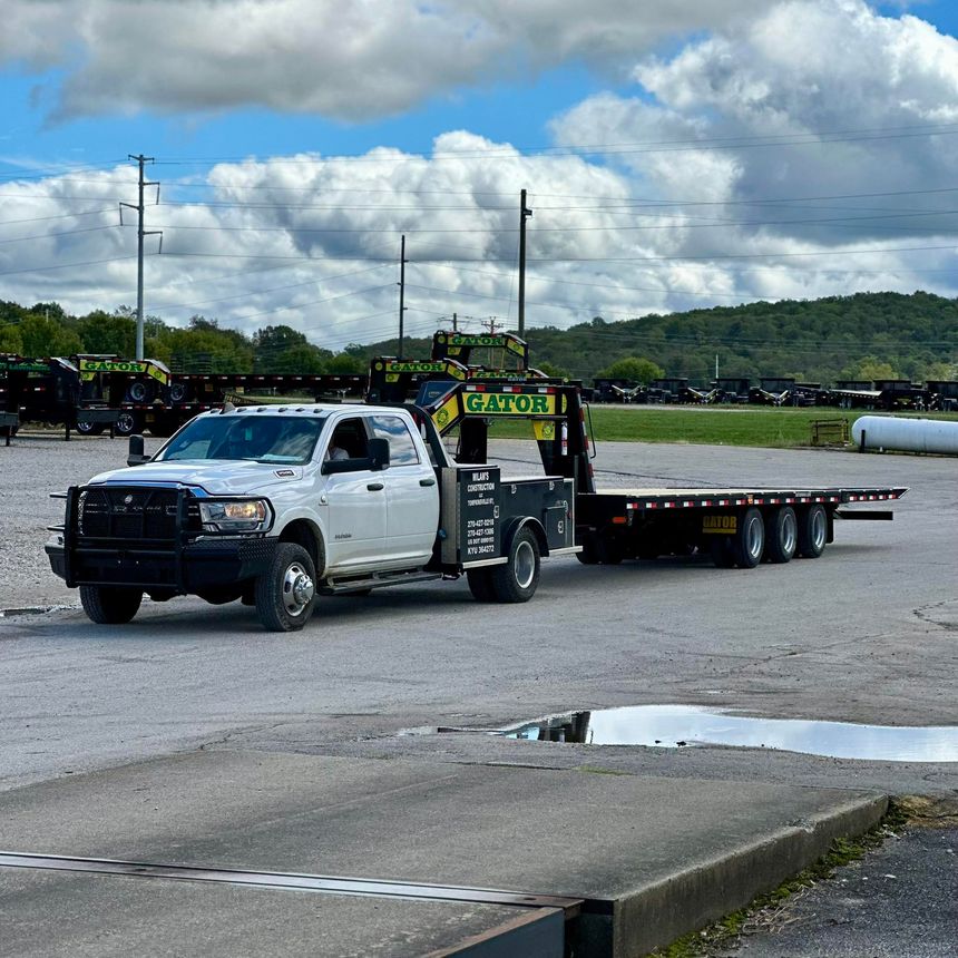 white-ram-heavy-duty-pickup-truck-with-gatormade-triple-axle-gooseneck-flatbed-trailer