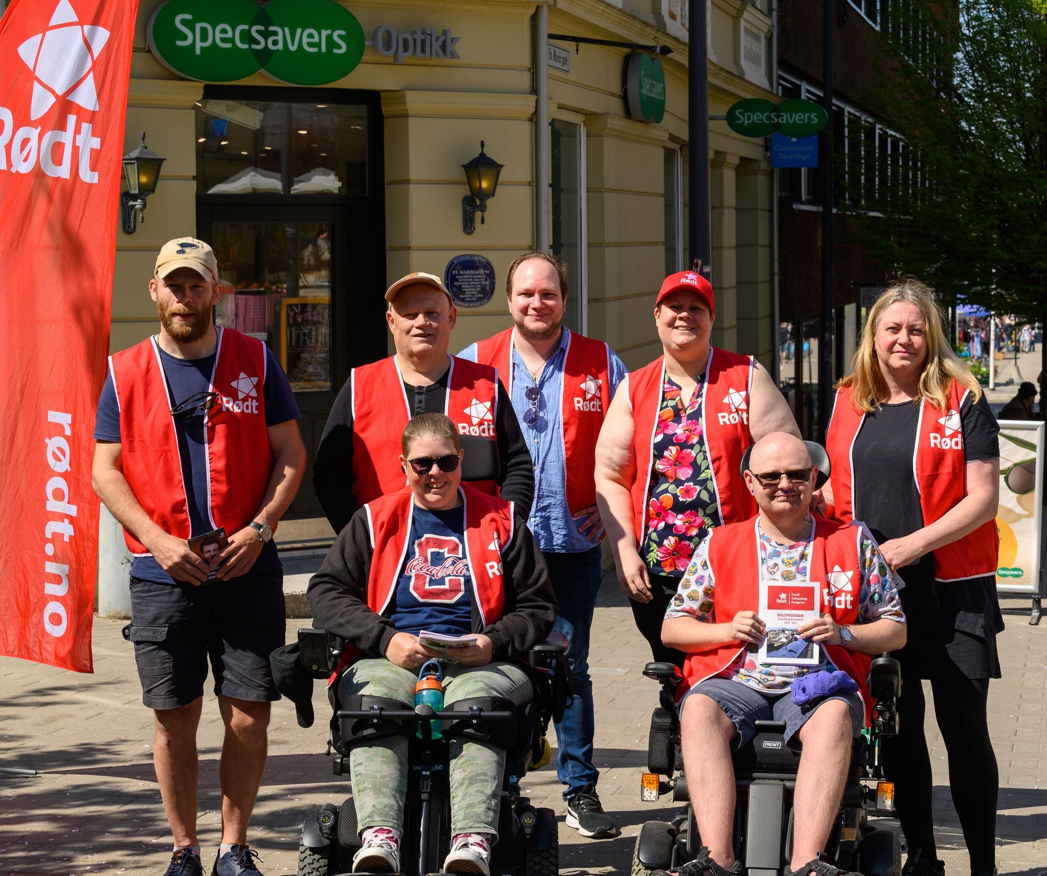 Vi er en glad gjeng som står på stand!