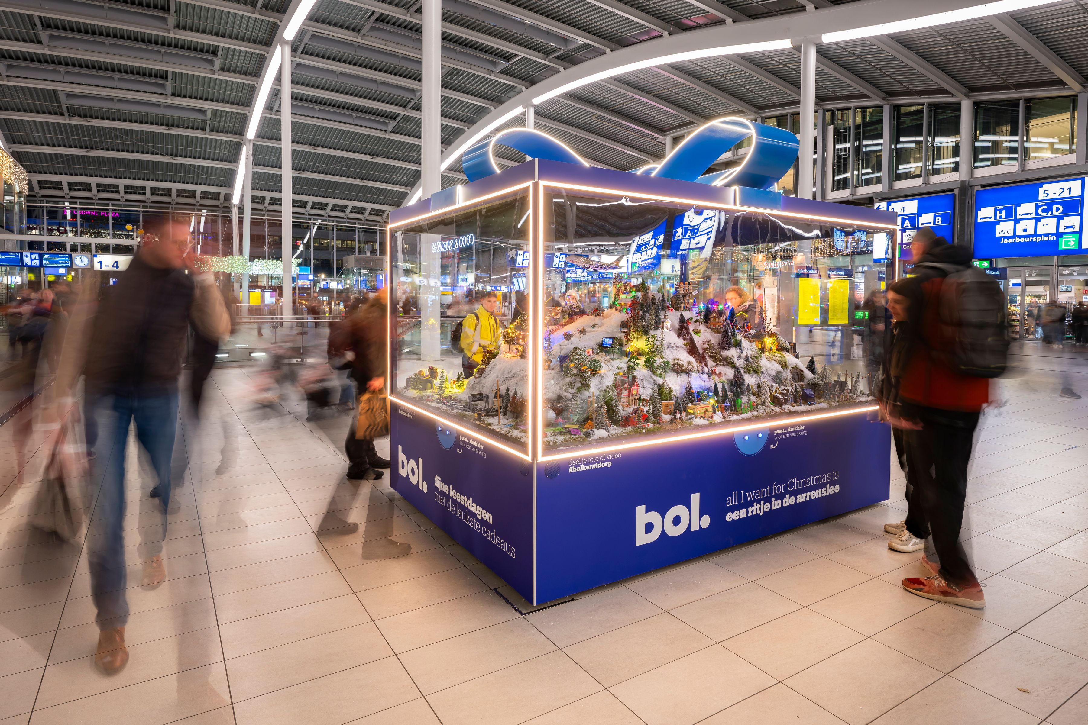 Het miniatuurkerstdorp van bol op Utrecht Centraal