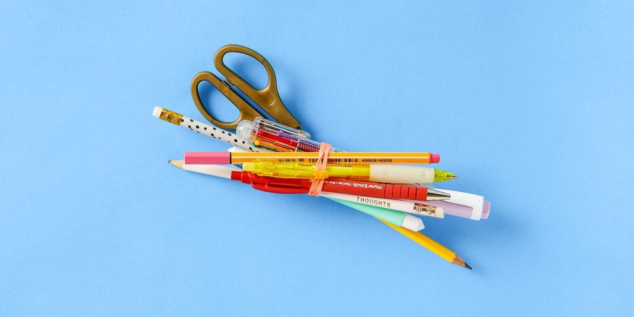 ‘Bol.com bollebozen’ deelt schoolspullen uit aan kinderen in armoede via voedselbanken in Nederland en België