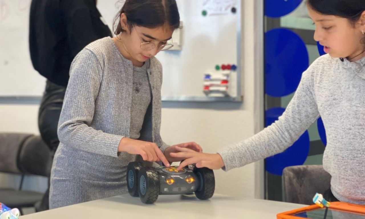 ‘Bol.com bollebozen’ en RobotWise organiseren robot-herfstkamp voor kinderen in Utrecht