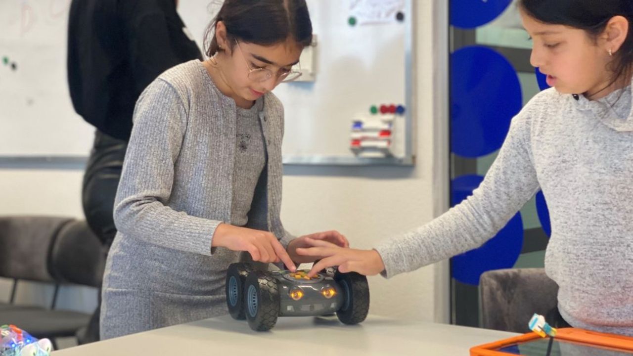 ‘Bol.com bollebozen’ en RobotWise organiseren robot-herfstkamp voor kinderen in Utrecht