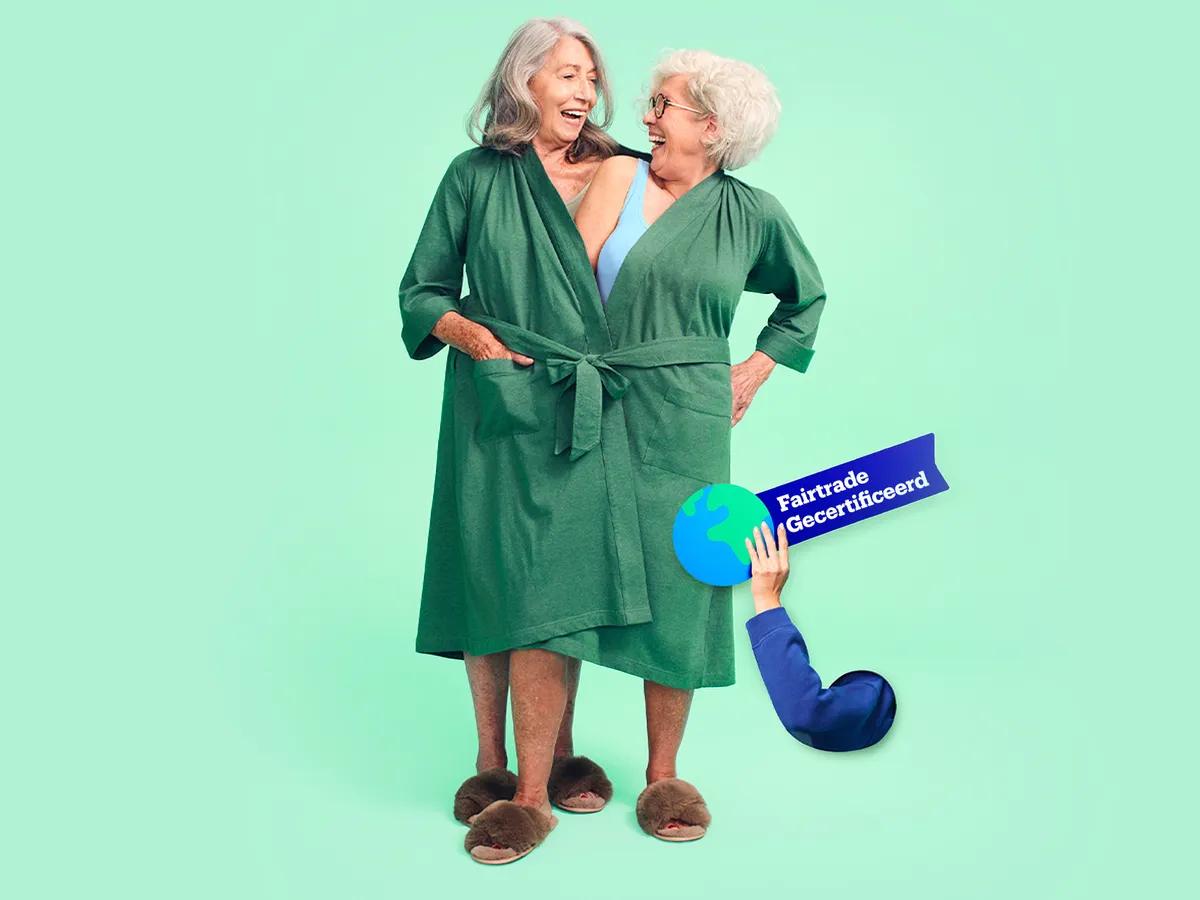 Twee vrouwen in badjas, wereldbolletje