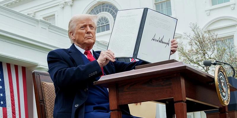 Trump tariffs live updates: Trump claims India offered zero tariffs, urges Apple to stay in US