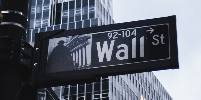 Dow Jones Futures Rise, Nasdaq 100 Falls as Iran Threatens to Target Undersea Cables