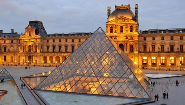 LouvreTourGuide.com