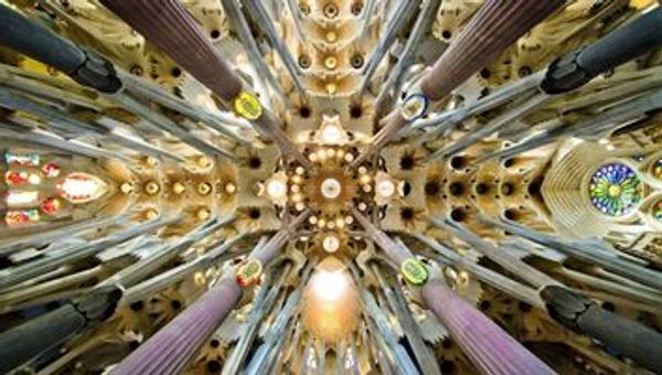 SagradaFamiliaTourGuide.com