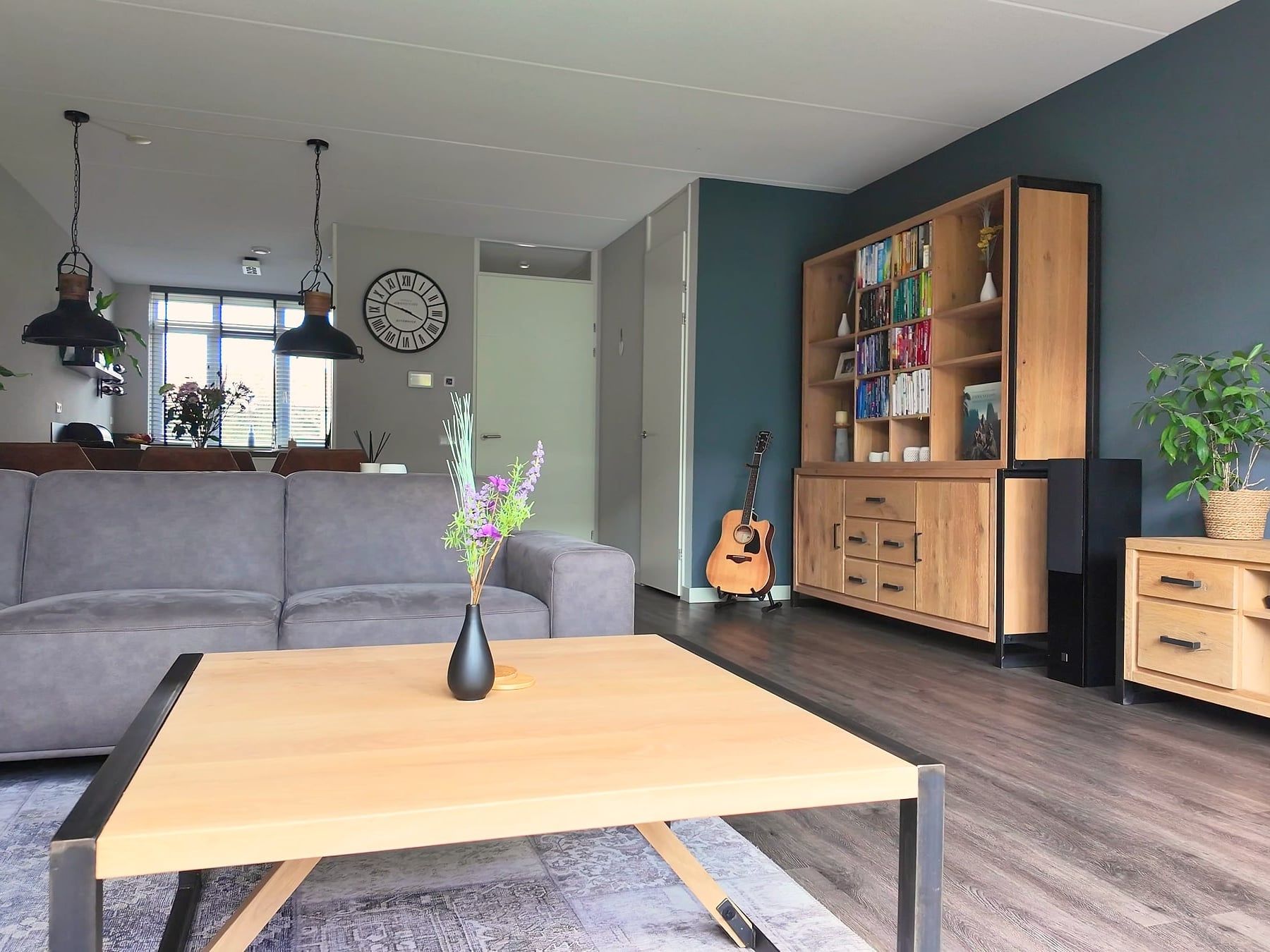 Bright, spacious living room with straight lines and daylight