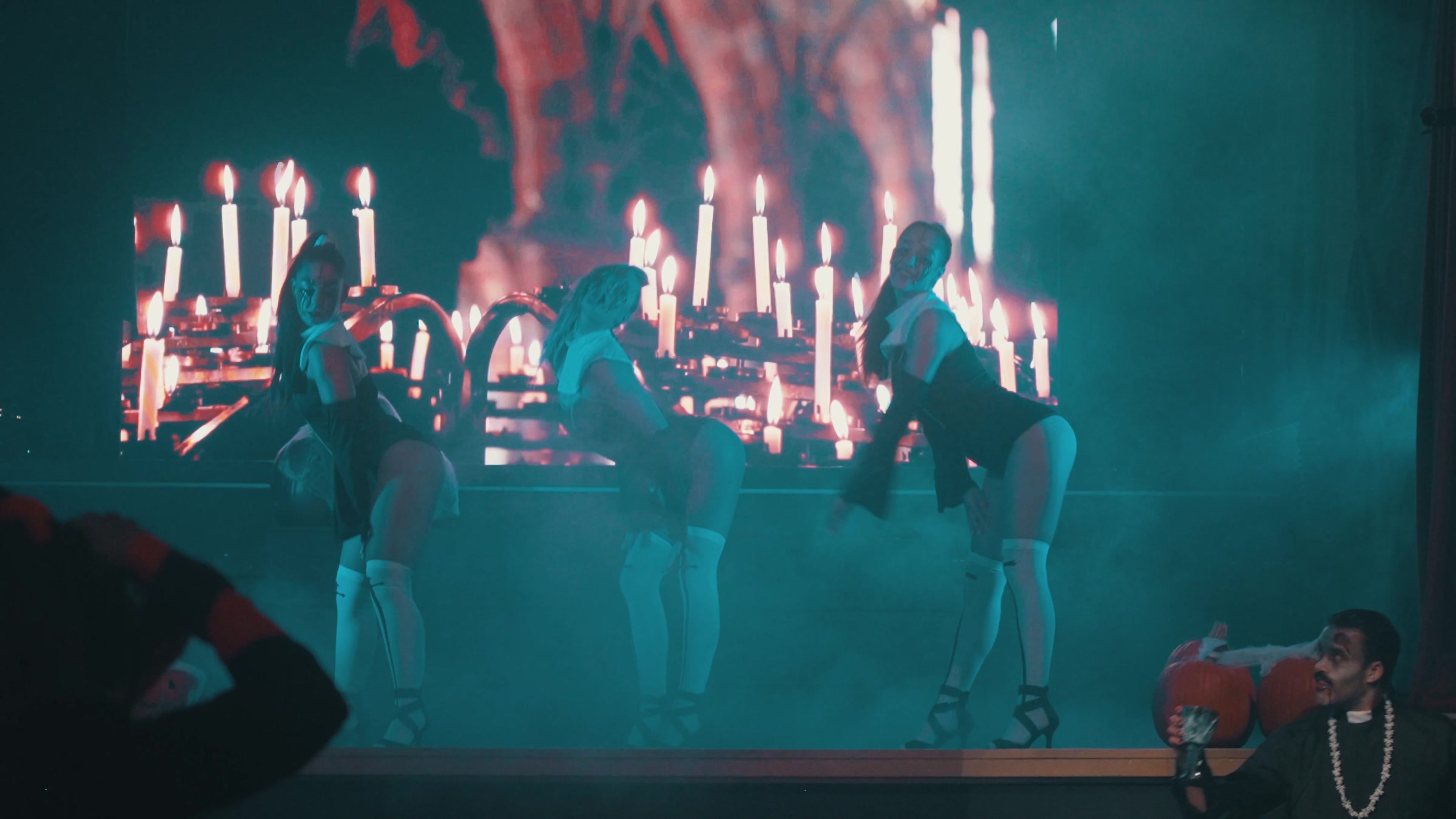 Dansers op het podium van Dance Nation