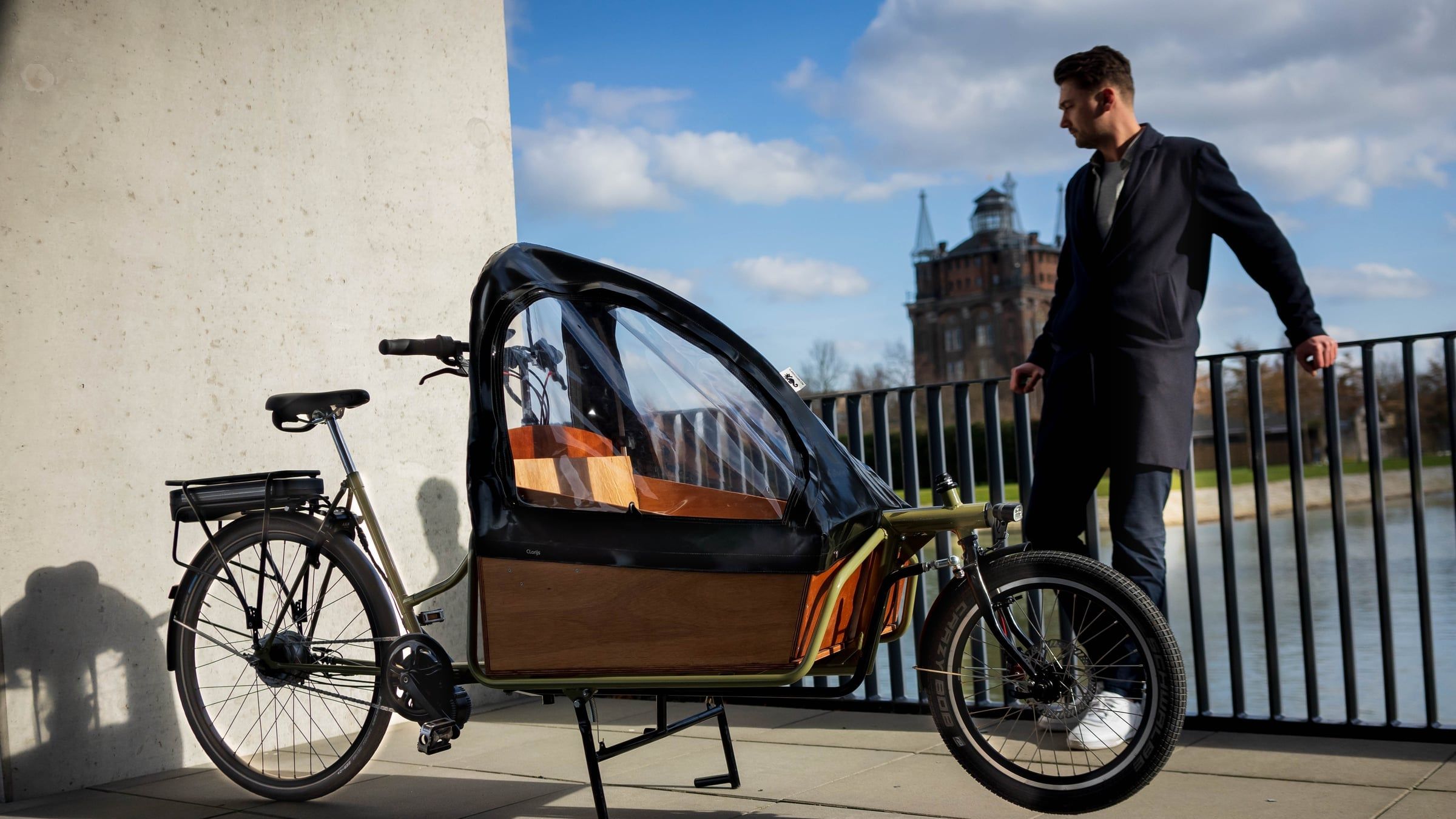 Bakfiets op de kade