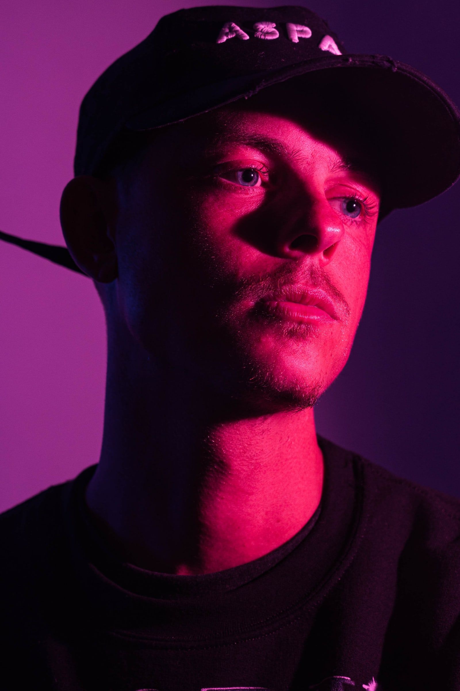 Portret in roze licht