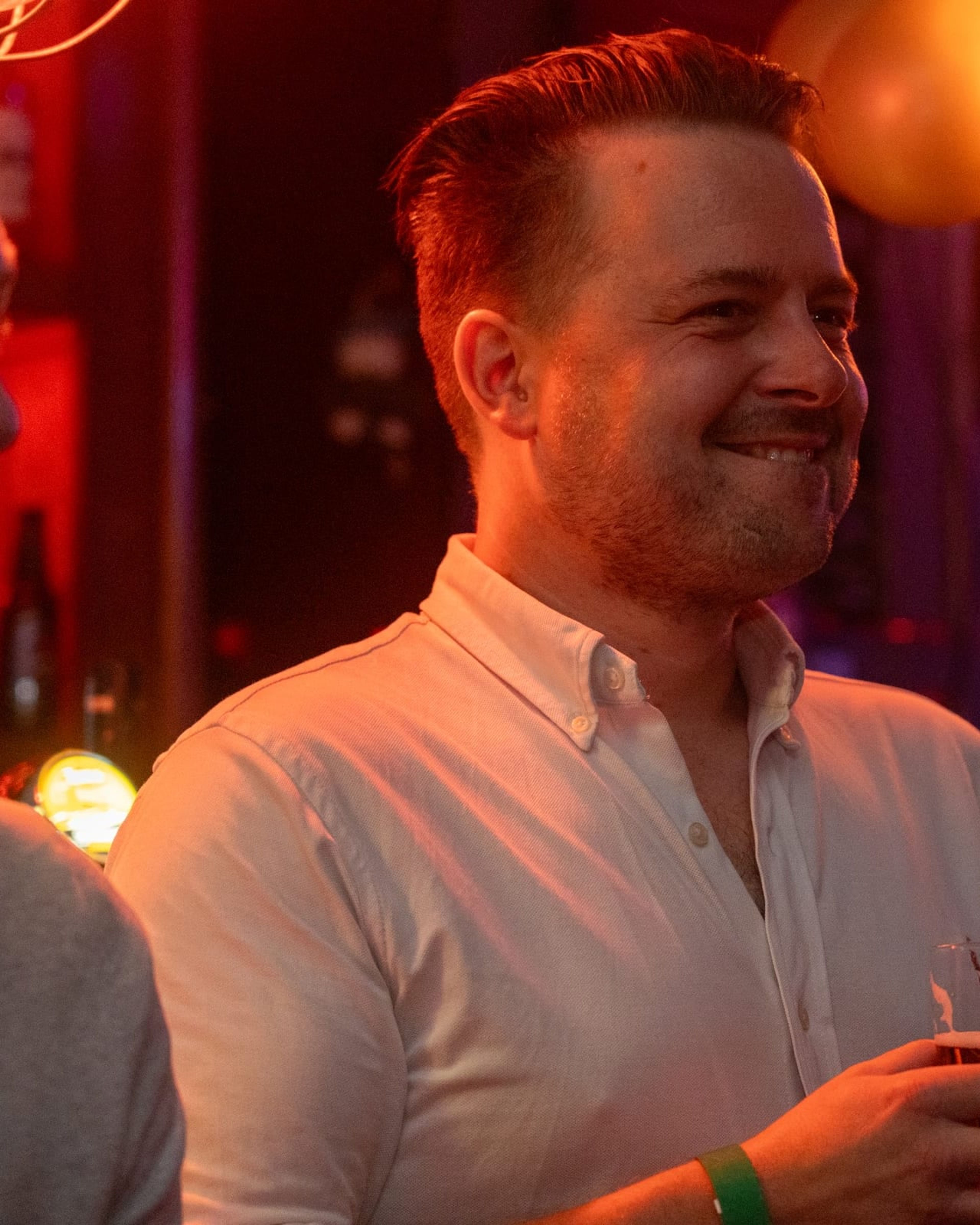aan de bar